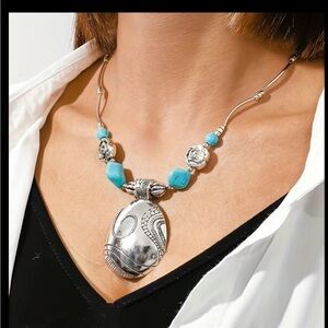 Beautiful Turquoise Stone & Silver Statement Necklace